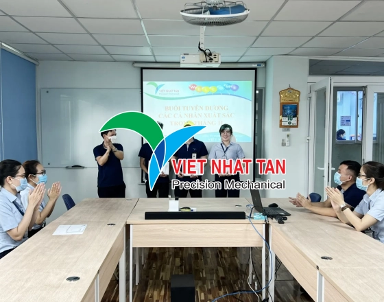 NHÂN SỰ:85 NGƯỜI 