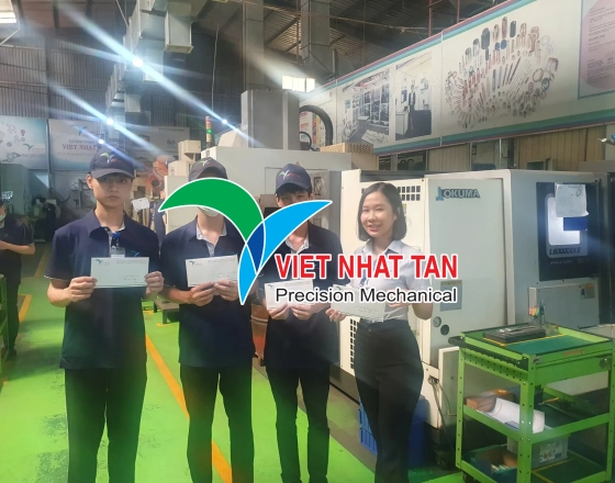 CÔNG TY VIỆT NHẬT TÂN KHEN THƯỞNG CÁC CBCNV ĐẠT KPI THÁNG 